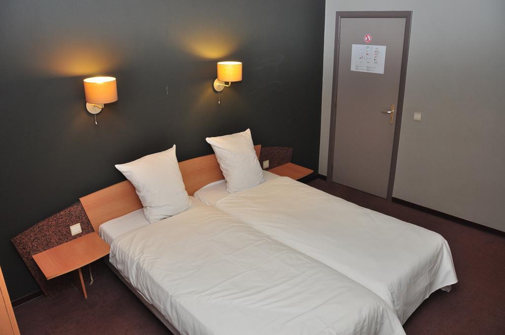 Afrit 28 Hotel Heusden-Zolder ห้อง รูปภาพ